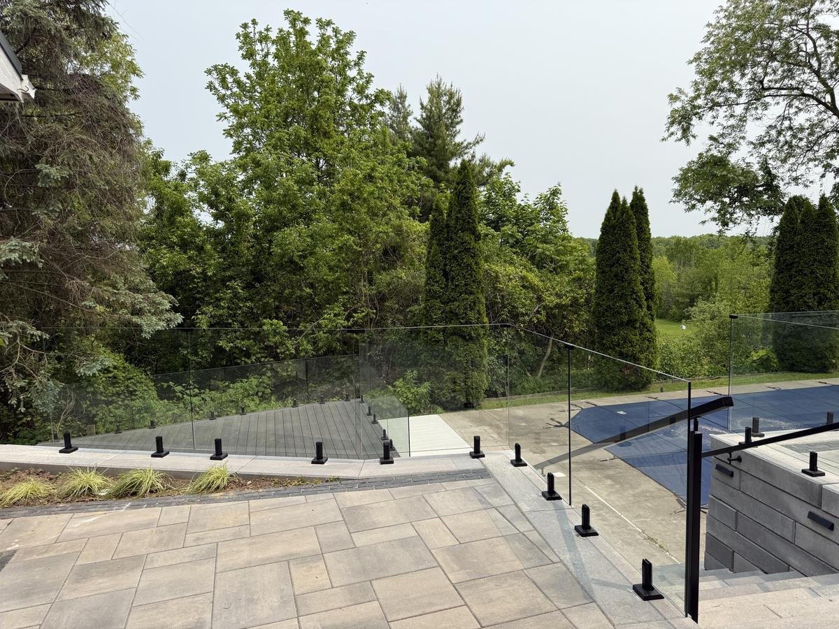 Glass railing